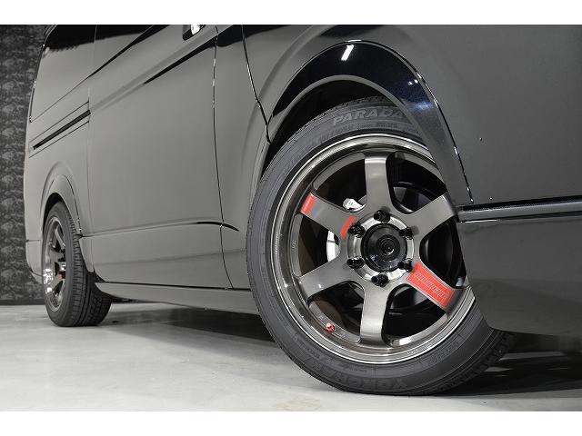 ハイエースバン スーパーGL ダークプライムII パノラミックビューモニター/14段ショックアブソーバー/スタビライザー/天井スピーカー/Aピラースピーカー/2インチローダウン/ボルクレーシング/エンジンルームカバー(12枚目)