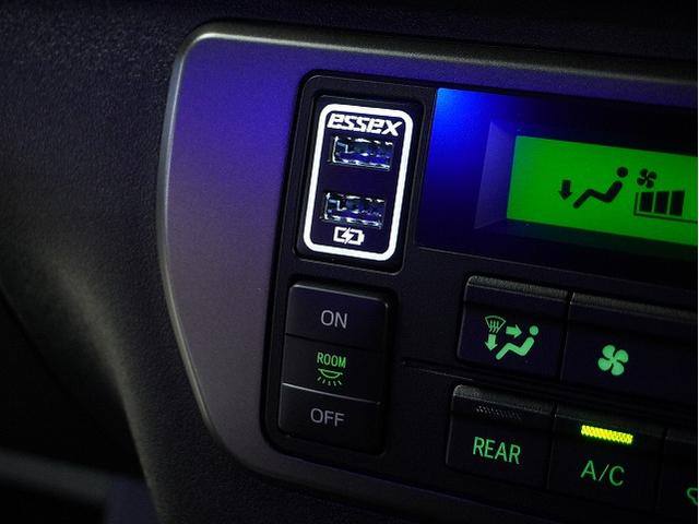 ハイエースバン スーパーGL ダークプライムII パノラミックビューモニター/14段ショックアブソーバー/スタビライザー/天井スピーカー/Aピラースピーカー/2インチローダウン/ボルクレーシング/エンジンルームカバー(53枚目)