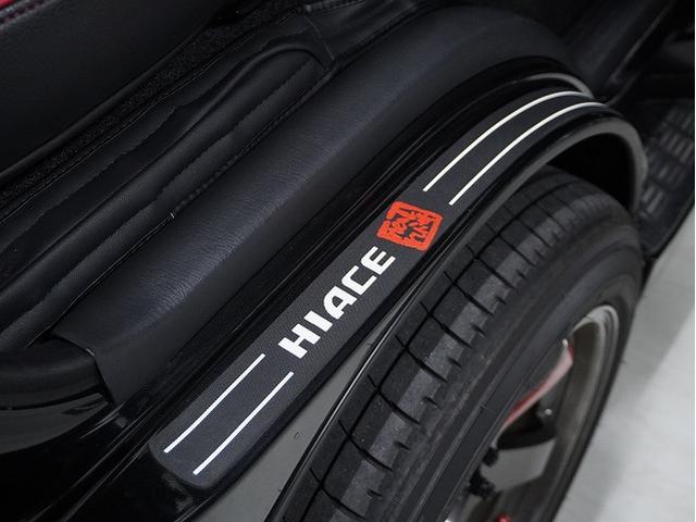 ハイエースバン スーパーGL ダークプライムII パノラミックビューモニター/14段ショックアブソーバー/スタビライザー/天井スピーカー/Aピラースピーカー/2インチローダウン/ボルクレーシング/エンジンルームカバー(73枚目)