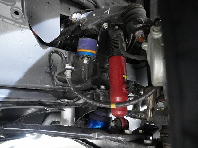 ハイエースバン スーパーGL ダークプライムII パノラミックビューモニター/14段ショックアブソーバー/スタビライザー/天井スピーカー/Aピラースピーカー/2インチローダウン/ボルクレーシング/エンジンルームカバー(75枚目)