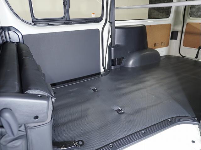 ハイエースバン ロングDX LEDヘッドライト/パノラミックビューモニター/デジタルインナーミラー/イージークローザー/ENCS-16 ブラックポリッシュ/ローダウン/フロントスポイラー/リアウィング/シートカバー(65枚目)