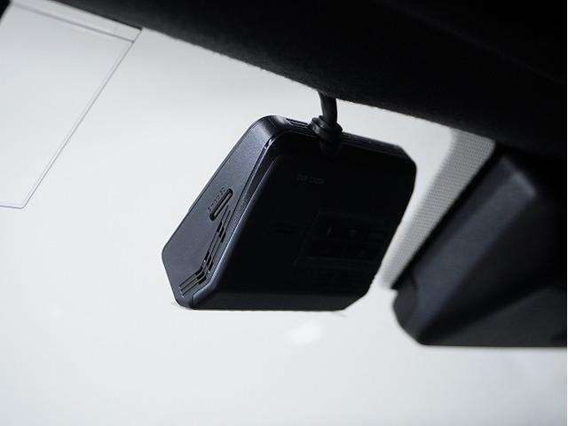 ハイエースバン スーパーGL ダークプライムII ダークプライムII/ディーゼル/小窓付きスライドドア/ローダウン/ビッグX/アルパイン/ドライブレコーダー/Aピラーツィーター/クラフトプラス/収納付きベッドキット/18インチ/2インチローダウン(55枚目)