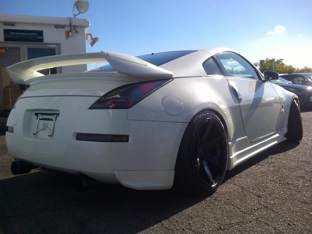 フェアレディZ ベースグレード フルエアロ/ファイナルコネクション車高調/アッパーアーム/マフラー/18インチアルミ/LSD/社外テール/ナビテレビ/ETC/バックカメラ/ブリットフルバケ/シフト・サイドブレーキ加工/バックモニター(7枚目)