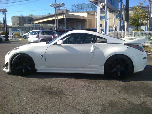 フェアレディZ ベースグレード フルエアロ/ファイナルコネクション車高調/アッパーアーム/マフラー/18インチアルミ/LSD/社外テール/ナビテレビ/ETC/バックカメラ/ブリットフルバケ/シフト・サイドブレーキ加工/バックモニター(8枚目)