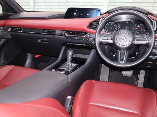 ＭＡＺＤＡ３ファストバック １．８　ＸＤ　バーガンディ　セレクション　ディーゼルターボ　マツダ認定中古車　衝突被害軽減ブレーキ　コ（3枚目）