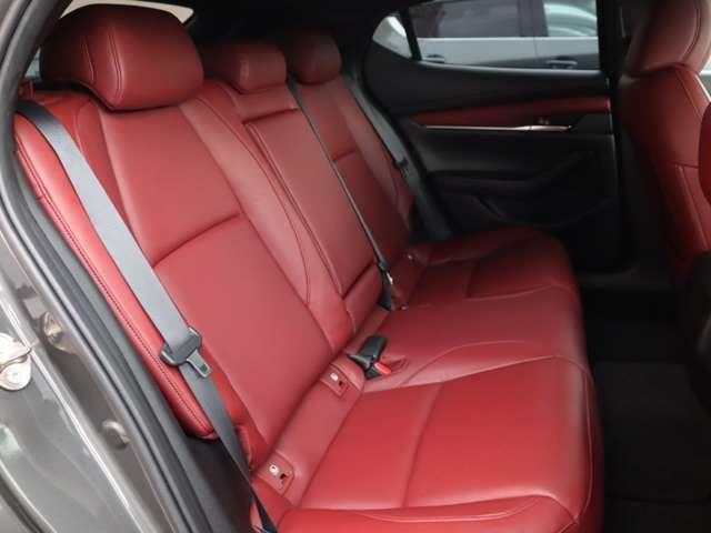 ＭＡＺＤＡ３ファストバック １．８　ＸＤ　バーガンディ　セレクション　ディーゼルターボ　マツダ認定中古車　衝突被害軽減ブレーキ　コ（14枚目）