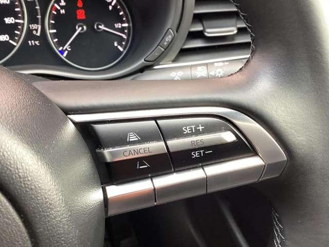 �~���g���[�_�[�Ő�s�ԂƂ̑��x����Ԋԋ�����F���B�ݒ肵���ԑ����ł̎Ԋԋ����������Œ����E�ێ����āA�A�N�Z���E�u���[�L�̑���Ȃ��Œ������h���C�u�̕��S���y�����Ă���܂��B