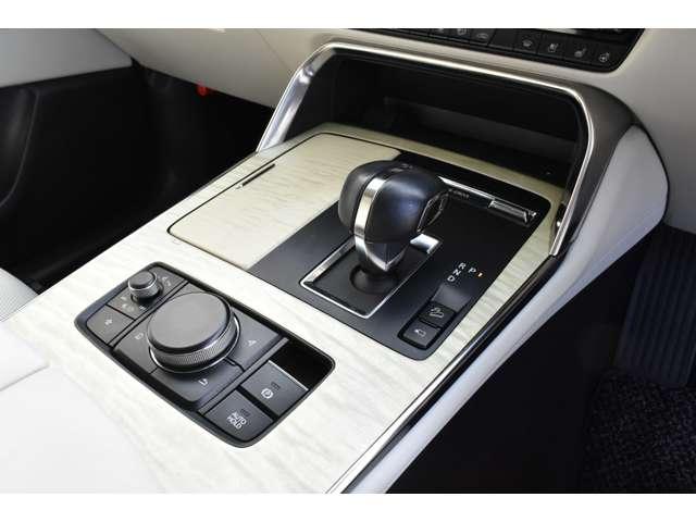 ＣＸ－６０ ＸＤ－ハイブリッド　プレミアムモダン　クルーズコントロール　衝突軽減装置　ＥＴＣ車載器　パワーバックドア　パノラマルーフ　横滑り防止装置　ヒーター　メモリーナビ　バックカメラ　４ＷＤ　スマートキー　パワーシート　ナビ　アイドリングストップ（9枚目）