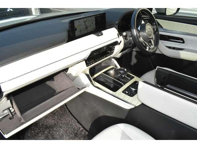 ＣＸ－６０ ＸＤ－ハイブリッド　プレミアムモダン　クルーズコントロール　衝突軽減装置　ＥＴＣ車載器　パワーバックドア　パノラマルーフ　横滑り防止装置　ヒーター　メモリーナビ　バックカメラ　４ＷＤ　スマートキー　パワーシート　ナビ　アイドリングストップ（13枚目）
