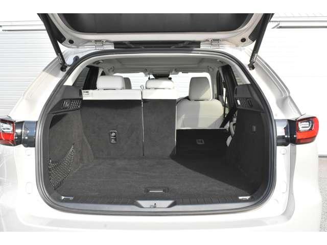ＣＸ－６０ ＸＤ－ハイブリッド　プレミアムモダン　クルーズコントロール　衝突軽減装置　ＥＴＣ車載器　パワーバックドア　パノラマルーフ　横滑り防止装置　ヒーター　メモリーナビ　バックカメラ　４ＷＤ　スマートキー　パワーシート　ナビ　アイドリングストップ（16枚目）