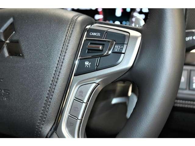 デリカD:5 シャモニー アイドリングS アクティブクルーズコントロール イモビ 衝突被害軽減装置 Bモニター サイドカメラ 助手席エアバッグ 電動リアゲート 4WD シートH パワーシート キーフリー 寒冷地仕様車 ABS(7枚目)