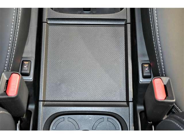 デリカD:5 シャモニー アイドリングS アクティブクルーズコントロール イモビ 衝突被害軽減装置 Bモニター サイドカメラ 助手席エアバッグ 電動リアゲート 4WD シートH パワーシート キーフリー 寒冷地仕様車 ABS(12枚目)