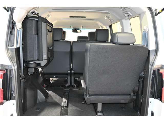 デリカD:5 シャモニー アイドリングS アクティブクルーズコントロール イモビ 衝突被害軽減装置 Bモニター サイドカメラ 助手席エアバッグ 電動リアゲート 4WD シートH パワーシート キーフリー 寒冷地仕様車 ABS(17枚目)