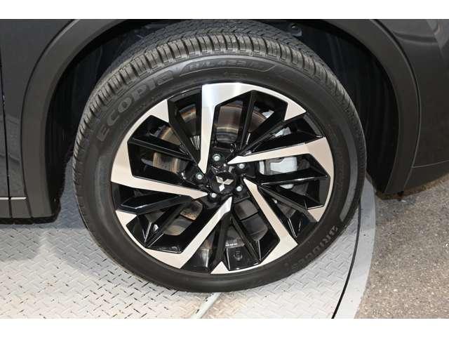 アウトランダーＰＨＥＶ Ｇ　ＬＥＤヘッド　コーナーセンサー　オートクルーズ　Ｐシート　アルミホイール　バックカメラ　４ＷＤ　キーレス　寒冷地使用　メモリーナビ　エアバッグ　スマートキー　アイドリングストップ　ナビ＆ＴＶ（6枚目）