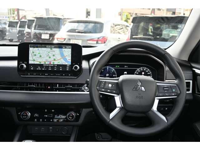 アウトランダーＰＨＥＶ Ｇ　ＬＥＤヘッド　コーナーセンサー　オートクルーズ　Ｐシート　アルミホイール　バックカメラ　４ＷＤ　キーレス　寒冷地使用　メモリーナビ　エアバッグ　スマートキー　アイドリングストップ　ナビ＆ＴＶ（9枚目）