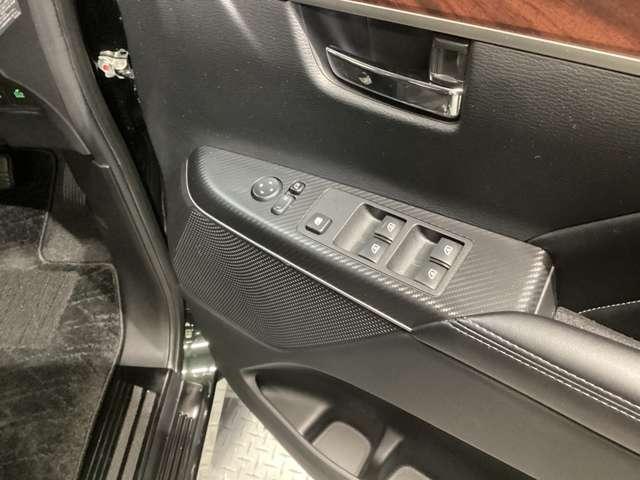 デリカＤ：５ Ｐ　Ｂモニター　カーテンエアバック　ＬＥＤヘッドランプ　ナビ　シートヒーター　４ＷＤ　電動シ－ト　寒冷地仕様　メモリナビ　ＡＢＳ　３列　オートエアコン　ＡＳＣ　盗難防止装置　パワーウインドウ　エアバッグ（6枚目）