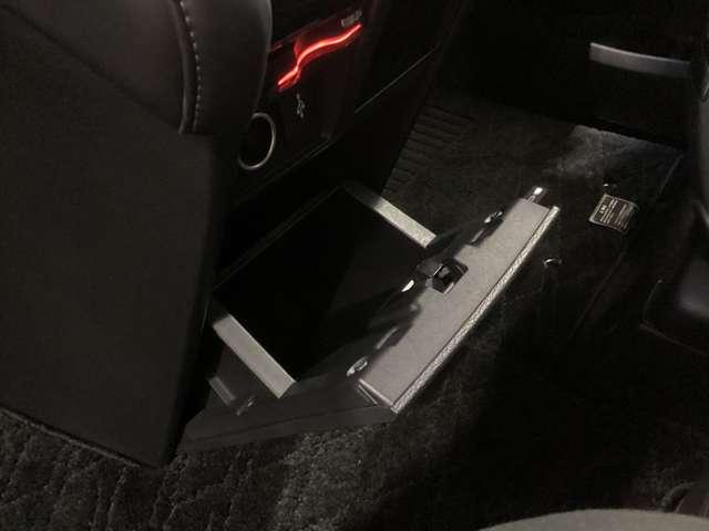 デリカＤ：５ Ｐ　Ｂモニター　カーテンエアバック　ＬＥＤヘッドランプ　ナビ　シートヒーター　４ＷＤ　電動シ－ト　寒冷地仕様　メモリナビ　ＡＢＳ　３列　オートエアコン　ＡＳＣ　盗難防止装置　パワーウインドウ　エアバッグ（17枚目）