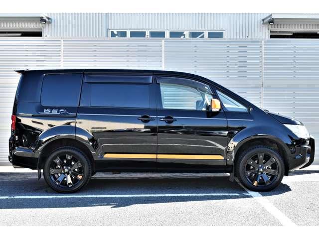 デリカＤ：５ アクティブギア　パートタイム４ＷＤ　ウォークスルー　キーフリー　パワーウインドウ　シートヒーター　メモリナビ　ＥＴＣ車載器　アルミホイール　エアコン　エアバッグ　ＥＳＣ　ターボ　ナビ　寒冷地仕様　ＤＶＤ再生（3枚目）