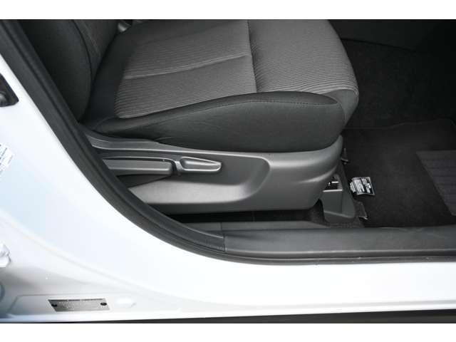 エクリプスクロス Ｇ　パワーバックドア　寒冷地仕様車　衝突被害軽減ブレ－キ　パワーシート　クリアランスソナー　運転席エアバック　エコモード　ＥＳＣ　オートクルーズコントロール　キーレスキー　前席シートヒーター　スマートキー（14枚目）