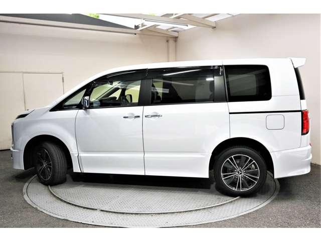 デリカＤ：５ アーバンギア　Ｐエディション　パワーゲート　両側自動ドア　誤発進抑制　クルコン　ＥＴＣ　電動シート　４ＷＤ　バックカメラ　メモリーナビ　シートヒーター　スマートキー　ターボ　アイドリングストップ　キーレス（3枚目）