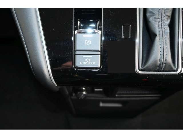 デリカＤ：５ アーバンギア　Ｐエディション　パワーゲート　両側自動ドア　誤発進抑制　クルコン　ＥＴＣ　電動シート　４ＷＤ　バックカメラ　メモリーナビ　シートヒーター　スマートキー　ターボ　アイドリングストップ　キーレス（12枚目）