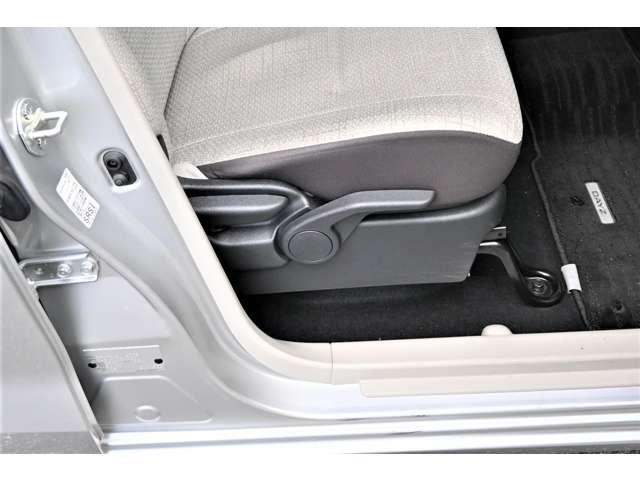 デイズ Ｘ　ナビ　バックカメラ　ＥＴＣ　コーナーソナー　踏み間違え防止　横滑防止装置　スマートキー　イモビライザー　バックカメラ　ＥＴＣ　カーナビ　アイドリングストップ　キーレス　フルオートエアコン　ＷＡＢ　ＰＳ（9枚目）