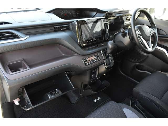 デリカD:2 カスタムハイブリッドMV全方位カメラ付ナビパッケージ 両側自動ドア DVD パーキングセンサー スマートキー メモリーナビ シートヒーター アイドリングストップ ASC キーレス オートクルーズコントロール バックカメラ デュアルカメラブレーキS(14枚目)