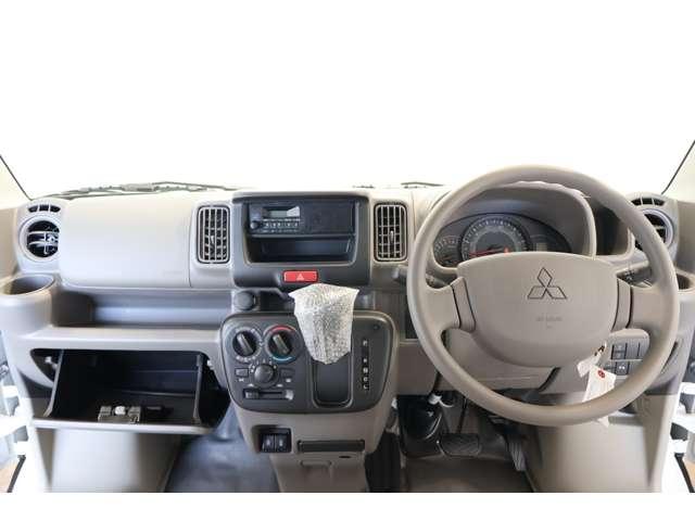 ミニキャブバン Ｍ　雹害車両　フロントパワーウィンドウ　助手席エアバック　キーレスキー　ＡＣ　両側スライド　エコモード　ＡＳＣ　ＰＳ　運転席エアバック　パーキングセンサー　ＡＢＳ　デュアルブレーキサポート（11枚目）