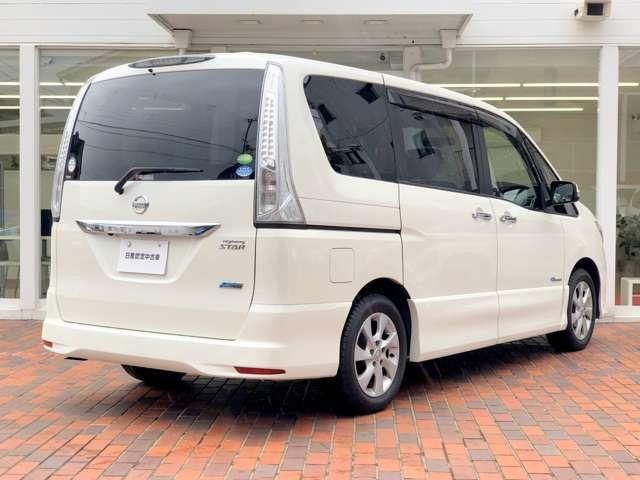 セレナ ２．０　ハイウェイスターＶセレクション　☆両側オートスライドドア☆９インチモニターメモリナビ☆クルーズコントロール☆キセノンヘッドライト（3枚目）
