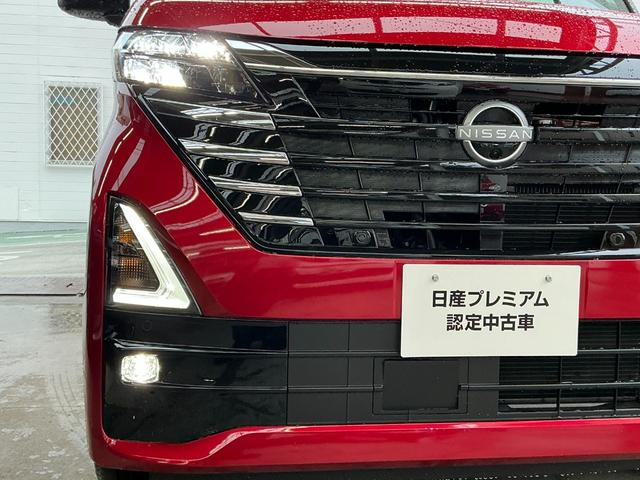 白い光で明るいＬＥＤヘッドライト。フォグランプも装備して安全運転をサポート。トンネルなどで便利なオートライト、対向車や先行車・周囲の明るさでハイ／ローを自動で切替えるハイビームアシストも付いています！