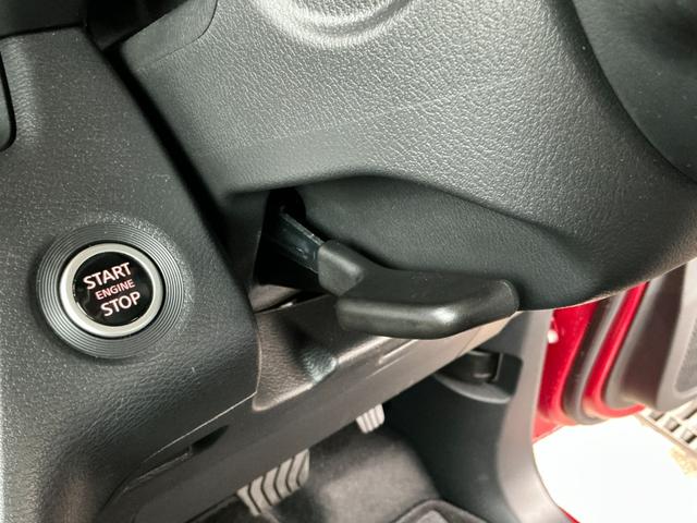 ハンドルの位置を微調整することができます！写真のレバーを下げるだけで簡単に動かすことができるので、ご自身が疲れにくいポジションに合わせられて便利ですよ。