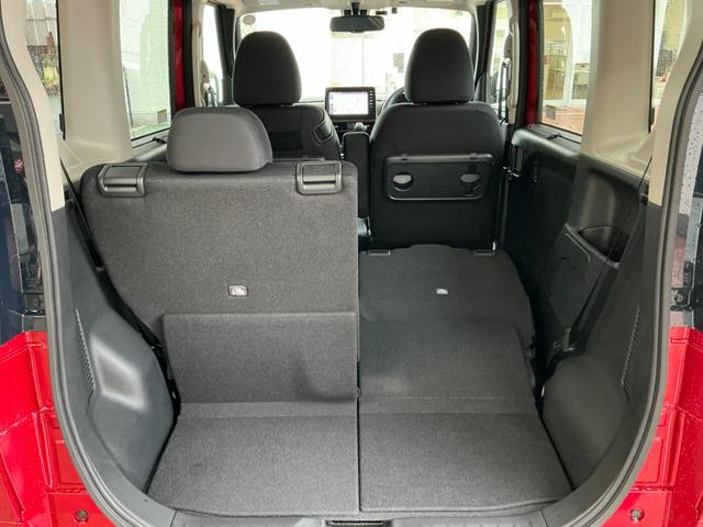 後席は片方ずつ前後にスライドしたり、倒すことができます。軽自動車でありながら広い空間をうまく利用し、乗車人数や荷物量に合わせて自由自在です♪