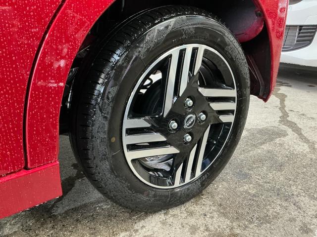 ルークスハイウェイスターのかっこいいデザインにピッタリな１４インチホイールカバーが付いています！