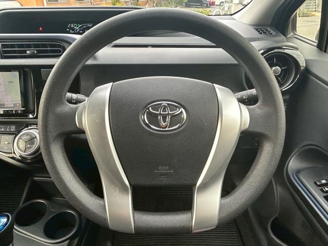 アクア Ｓ　ドライブレコーダー　ＥＴＣ　バックカメラ　ナビ　レーンアシスト　衝突被害軽減システム　オートマチックハイビーム　キーレスエントリー　アイドリングストップ　電動格納ミラー　ＣＶＴ　衝突安全ボディ　ＡＢＳ（3枚目）