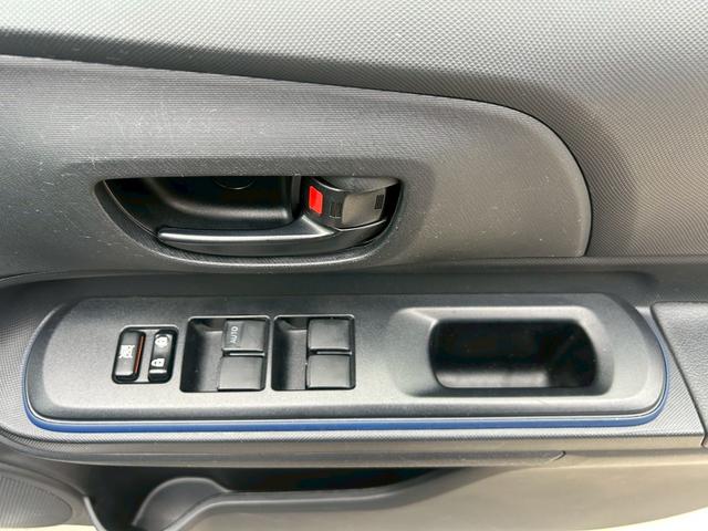 アクア Ｓ　ドライブレコーダー　ＥＴＣ　バックカメラ　ナビ　レーンアシスト　衝突被害軽減システム　オートマチックハイビーム　キーレスエントリー　アイドリングストップ　電動格納ミラー　ＣＶＴ　衝突安全ボディ　ＡＢＳ（9枚目）