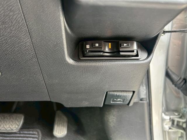 アクア Ｓ　ドライブレコーダー　ＥＴＣ　バックカメラ　ナビ　レーンアシスト　衝突被害軽減システム　オートマチックハイビーム　キーレスエントリー　アイドリングストップ　電動格納ミラー　ＣＶＴ　衝突安全ボディ　ＡＢＳ（10枚目）