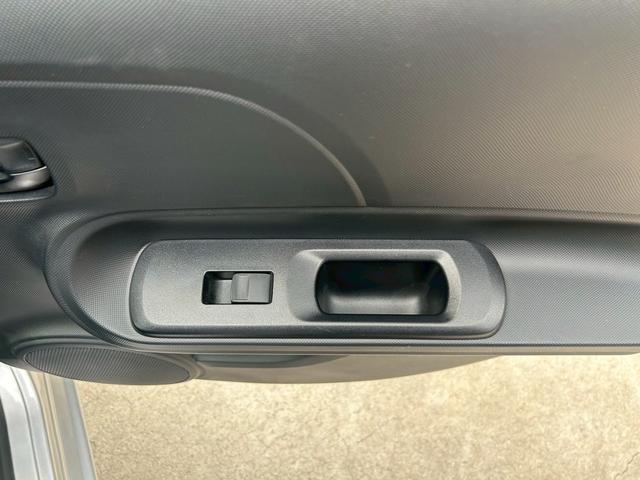 アクア Ｓ　ドライブレコーダー　ＥＴＣ　バックカメラ　ナビ　レーンアシスト　衝突被害軽減システム　オートマチックハイビーム　キーレスエントリー　アイドリングストップ　電動格納ミラー　ＣＶＴ　衝突安全ボディ　ＡＢＳ（25枚目）