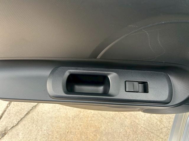 アクア Ｓ　ドライブレコーダー　ＥＴＣ　バックカメラ　ナビ　レーンアシスト　衝突被害軽減システム　オートマチックハイビーム　キーレスエントリー　アイドリングストップ　電動格納ミラー　ＣＶＴ　衝突安全ボディ　ＡＢＳ（28枚目）