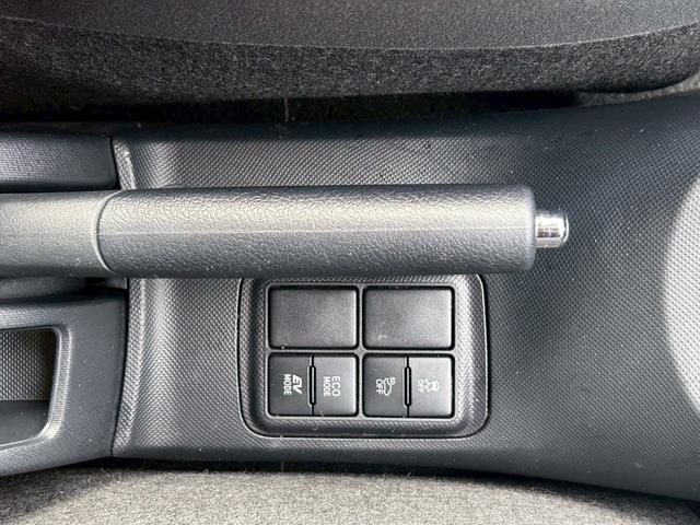 アクア Ｓ　ドライブレコーダー　ＥＴＣ　バックカメラ　ナビ　レーンアシスト　衝突被害軽減システム　オートマチックハイビーム　キーレスエントリー　アイドリングストップ　電動格納ミラー　ＣＶＴ　衝突安全ボディ　ＡＢＳ（64枚目）