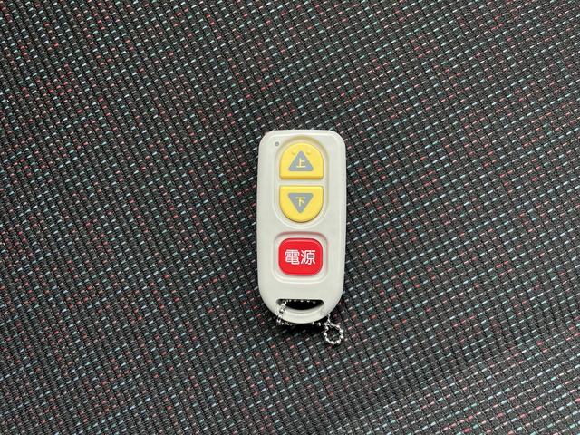 スペーシア ハイブリッドＧ　車いす移動車リアシート付　福祉車両　車椅子一基仕様　衝突軽減ブレーキ　車線逸脱警告　ワンオーナー　メモリーナビ　両側スライドドア　オートライト／オートハイビーム　Ｐガラス　点検記録簿　プッシュスタート（25枚目）