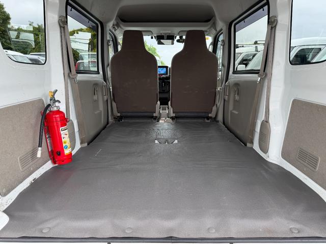 ＮＶ１００クリッパーバン ＤＸ　ＧＬエマージェンシーブレーキパッケージ　ナビ　バックカメラ　Ｂｌｕｅｔｏｏｔｈオーディオ　キーレス　パワーウインドウ　ＥＴＣ　ボディ同色電格ミラー　衝突軽減ブレーキ　黒ナンバー　事業用登録ＯＫ（12枚目）