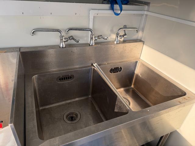 ボンゴトラック DX キッチンカー AT シンク、蛇口X3 パナソニック製冷蔵庫2機 リンナイ製業務用コンロ ルームエアコン 跳ね上げ式窓 ETC パワーウインドウ(10枚目)