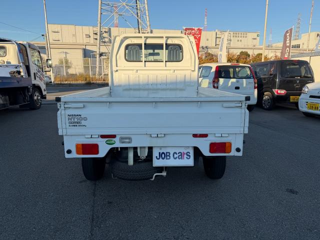 ＮＴ１００クリッパートラック ＤＸ　４ＷＤ　ＡＴ　エアコン　ＡＭ／ＦＭラジオ　エアバッグ　ＡＢＳ　パワーステアリング　黒ナンバー　事業用登録ＯＫ（5枚目）