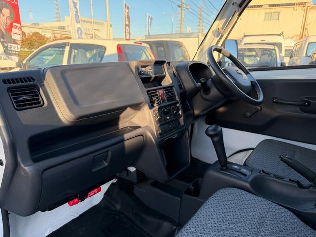 ＮＴ１００クリッパートラック ＤＸ　４ＷＤ　ＡＴ　エアコン　ＡＭ／ＦＭラジオ　エアバッグ　ＡＢＳ　パワーステアリング　黒ナンバー　事業用登録ＯＫ（9枚目）