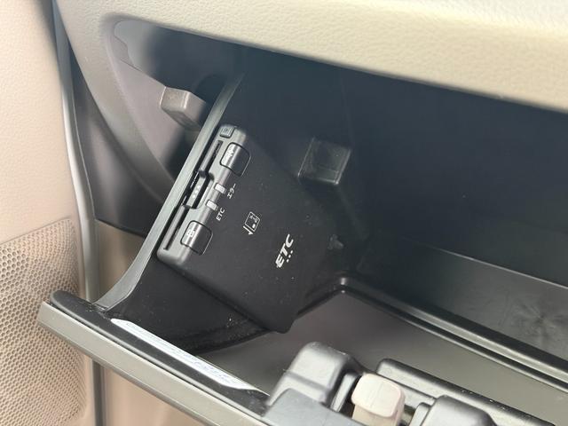 ＮＶ１００クリッパーバン ＧＸターボ　４ＡＴ　ナビ　フルセグテレビ　Ｂｌｕｅｔｏｏｔｈオーディオ　分割式リアシート　ボディ同色電格ミラー　全席パワーウインドウ　衝突軽減ブレーキ　オーバヘッドコンソール　黒ナンバー　事業用登録ＯＫ（17枚目）