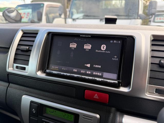 ハイエースバン ロングスーパーＧＬ　５型　４ＷＤ　２８００ｃｃディーゼルターボ　リア小窓　トヨタセーフティセンス　衝突軽減ブレーキ　車線逸脱警報　ナビバックカメラ　Ｂｌｕｅｔｏｏｔｈオーディオ　ＡＵＴＯエアコン　キーレス　事業用登録ＯＫ（12枚目）