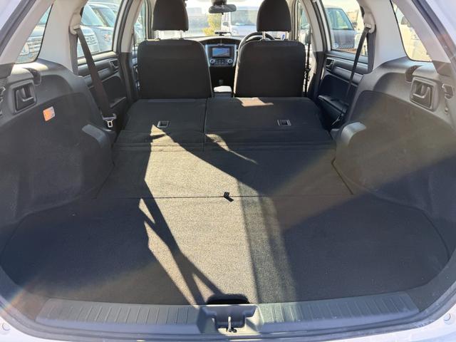 カローラフィールダー ハイブリッド　ナビ　バックカメラ　Ｂｌｕｅｔｏｏｔｈオーディオ　ＡＵＴＯエアコン　ＥＴＣ　トヨタセーフティセンス　ＡＵＴＯハイビーム（12枚目）