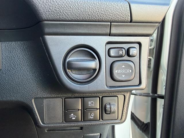 カローラフィールダー ハイブリッド　ナビ　バックカメラ　Ｂｌｕｅｔｏｏｔｈオーディオ　ＡＵＴＯエアコン　ＥＴＣ　トヨタセーフティセンス　ＡＵＴＯハイビーム（16枚目）