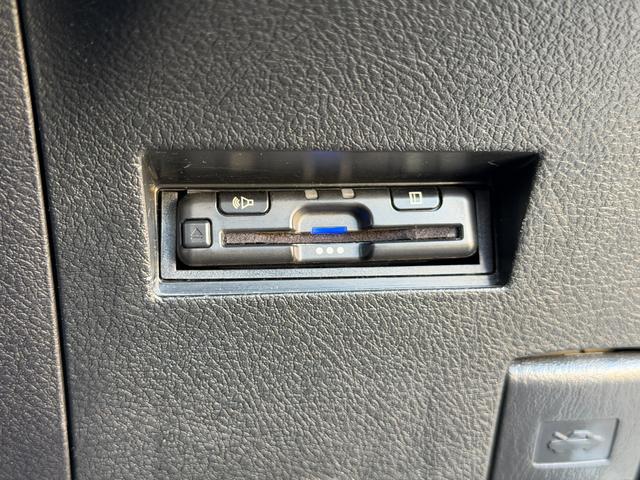 カローラフィールダー ハイブリッド　ナビ　バックカメラ　Ｂｌｕｅｔｏｏｔｈオーディオ　ＡＵＴＯエアコン　ＥＴＣ　トヨタセーフティセンス　ＡＵＴＯハイビーム（19枚目）