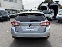 安心快適なドライブを楽しんで頂ける様、納車前点検・定期点検を実施し、お客様へご納車致します。 3